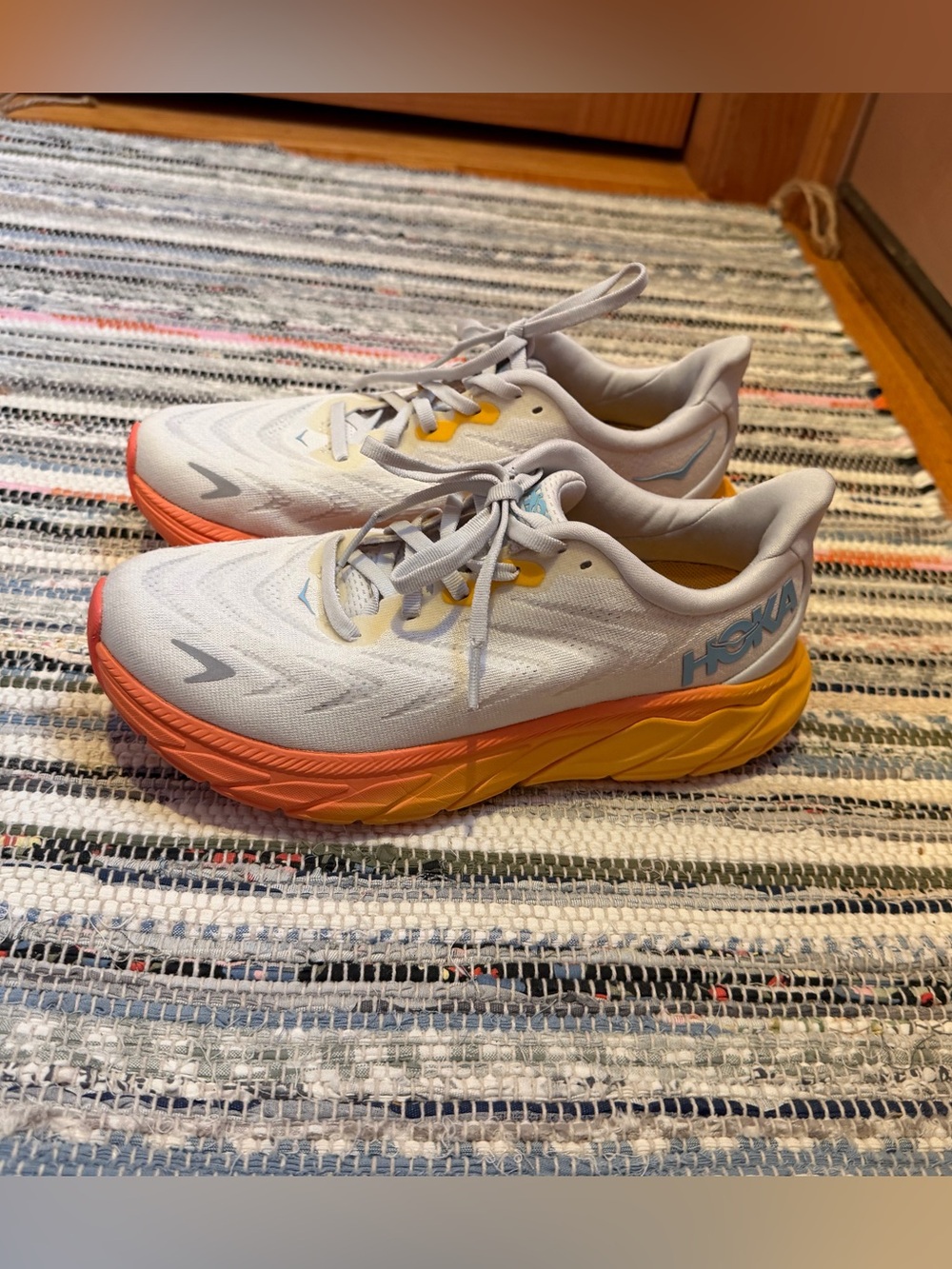 HOKA Arahi 6 Women's Size 7 EU38 2/3 Stability
Running Shoes White Orange Yellow